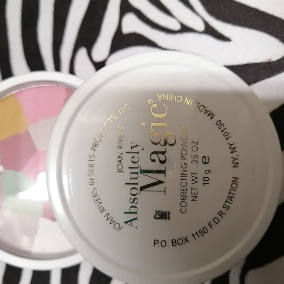 BUNDLE Of 3 * RARE* JOAN RIVERS Correcting Compact Powder - Picture 3 of 3